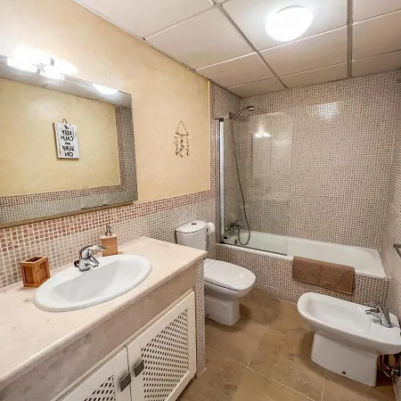 公寓 Cozy House - La Marina - Pool - Parking 塔里法